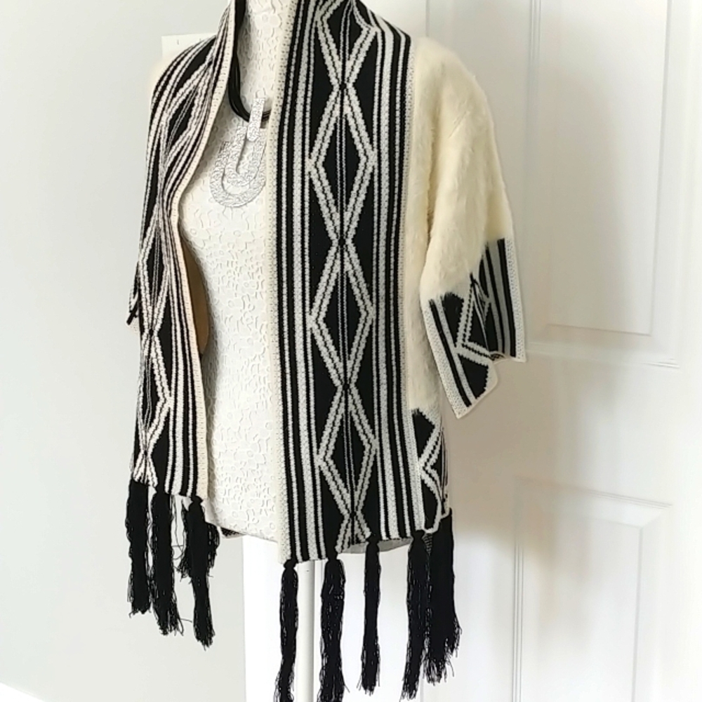 Minkas- Cream & black geometric cardigan, Size M NWT
